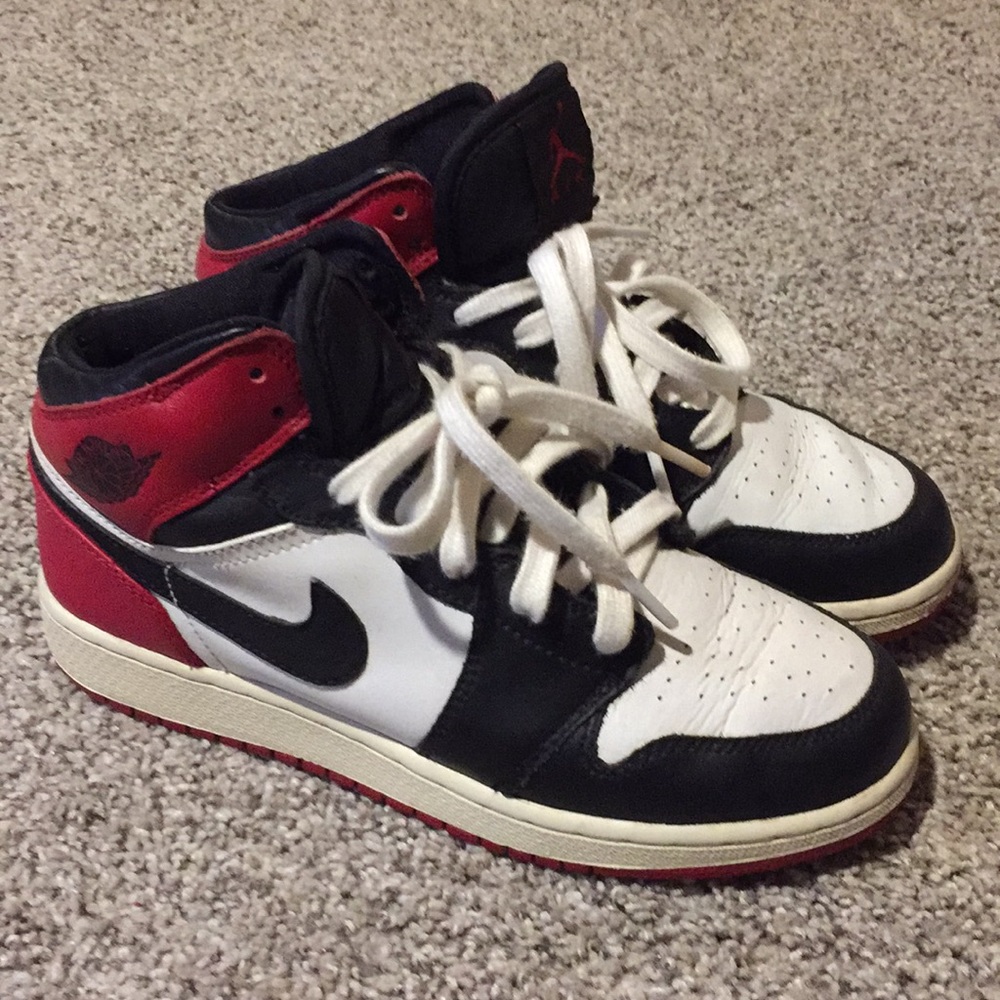 Used Jordan 1 mid gym red